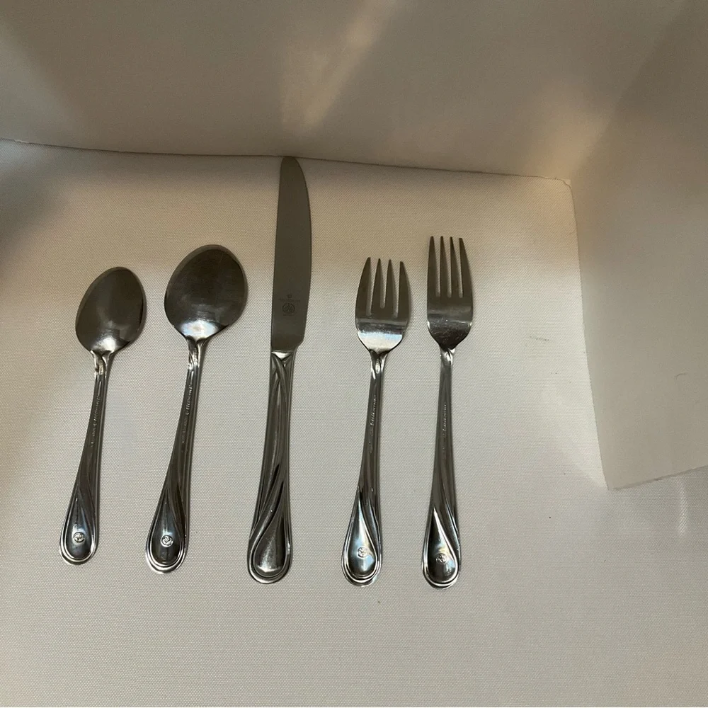 Pfaltzgraff Glennbrook 5 Place Flatware Setting‎ Glossy Finish Swirl Handles